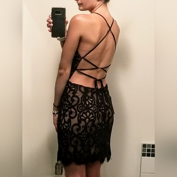 Lace open-back dress - Picture 6 of 6